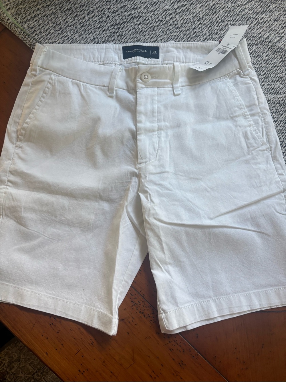 Abercrombie & Fitch Men's White Flat Front Cotton Shorts - new with tags